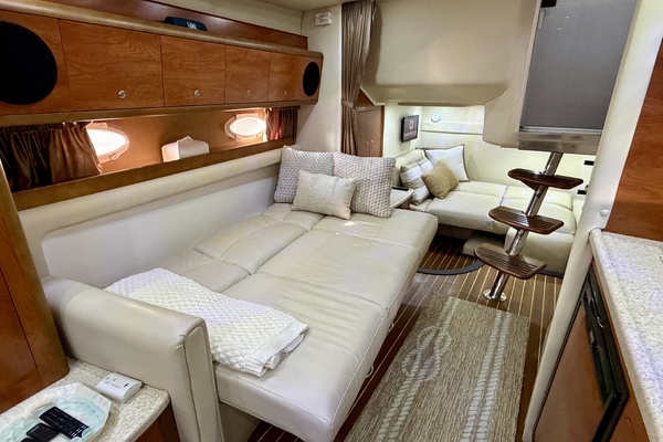 35ft Rinker Yacht For Sale