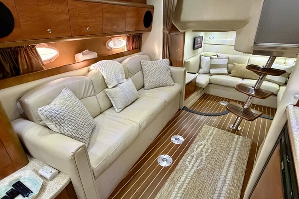 35ft Rinker Yacht For Sale