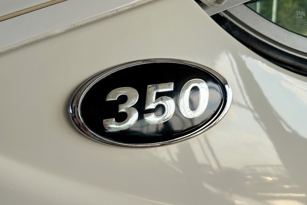 35ft Rinker Yacht For Sale