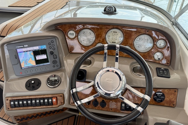 35ft Rinker Yacht For Sale