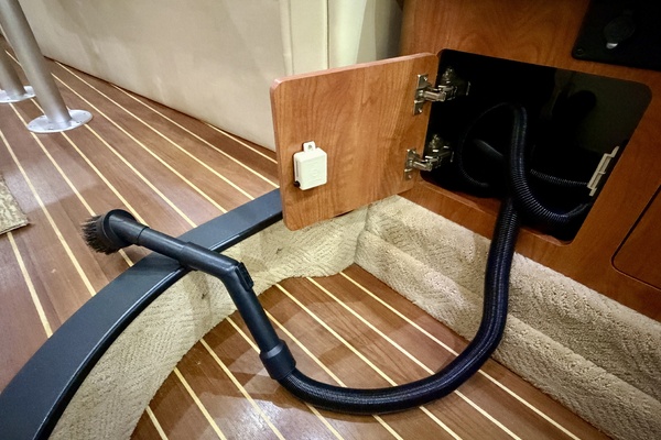 35ft Rinker Yacht For Sale