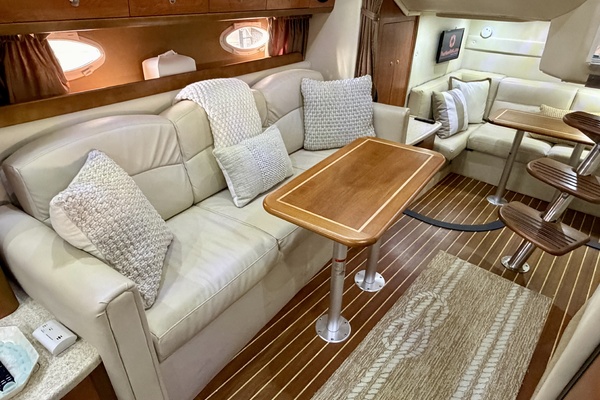 35ft Rinker Yacht For Sale