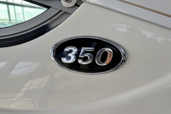 35ft Rinker Yacht For Sale