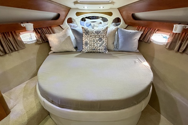 35ft Rinker Yacht For Sale