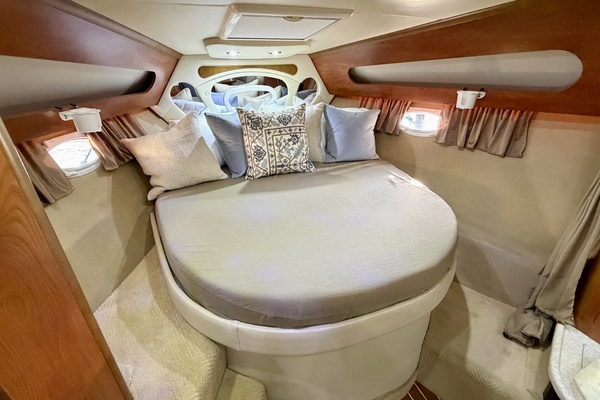 35ft Rinker Yacht For Sale