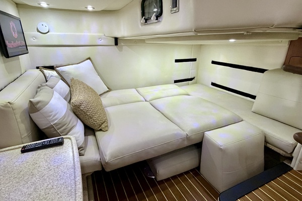 35ft Rinker Yacht For Sale