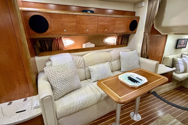 35ft Rinker Yacht For Sale