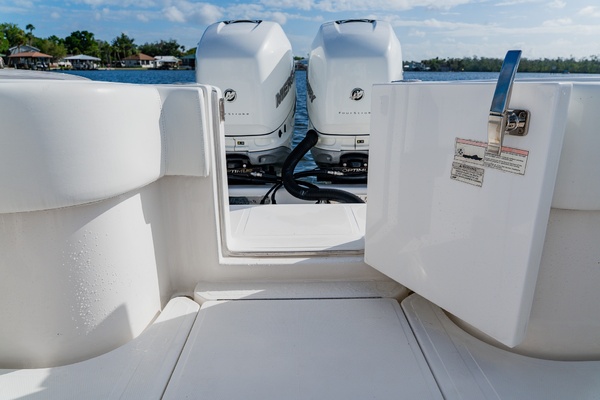 31ft SeaHunter Yacht For Sale