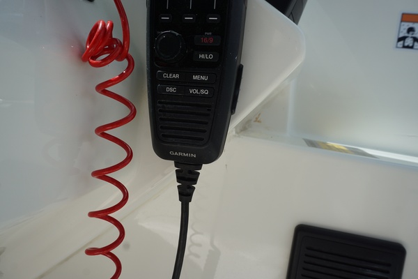 2024 23 World Cat 230 DC VHF Radio (2)