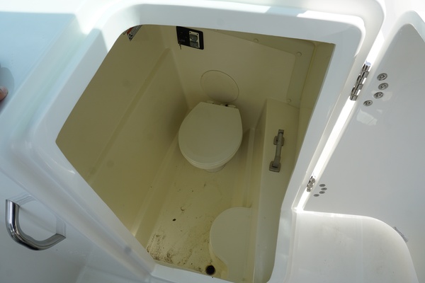 2024 23 World Cat 230 DC Head Compartment (6)