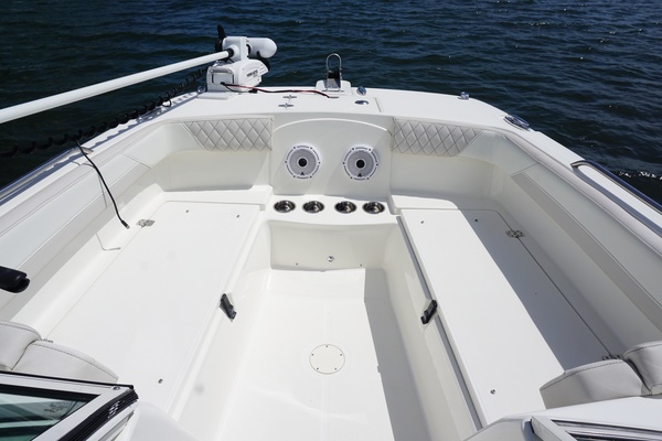 2024 23 World Cat 230 DC Transom Seating (2)