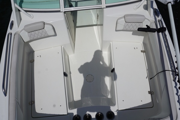 2024 23 World Cat 230 DC Transom Seating (5)