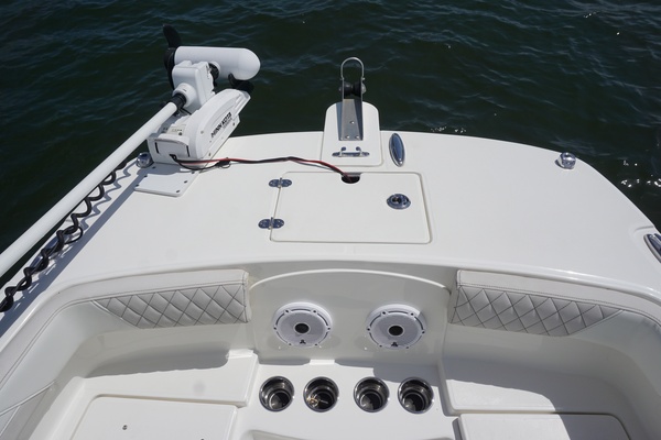 2024 23 World Cat 230 DC Transom Seating (4)