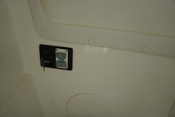 2024 23 World Cat 230 DC Head Compartment (5)