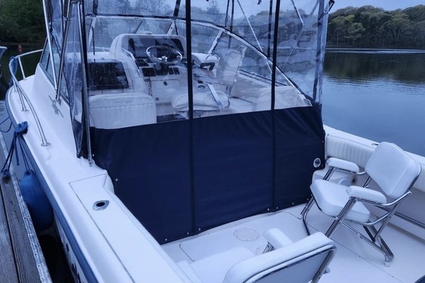 Photo of the 2004 Grady-White 