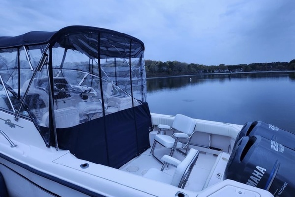 Photo of the 2004 Grady-White 