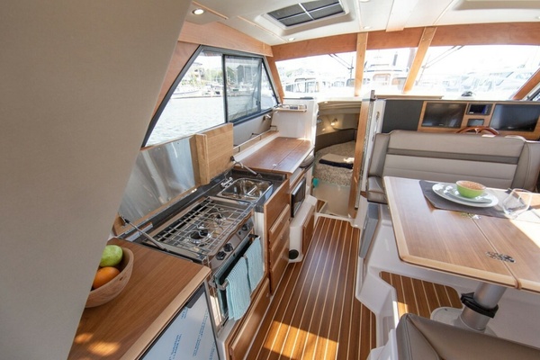 R amp J 37ft Cutwater Yacht For Sale