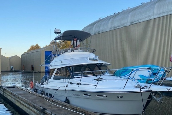 37-ft-Cutwater-2022-C-32 CB-R&J Vancouver  Canada  yacht for sale