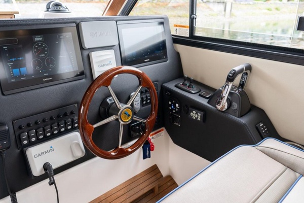R amp J 37ft Cutwater Yacht For Sale