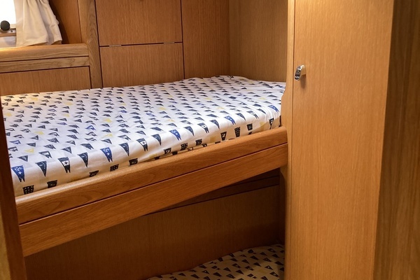 Oyster 56 Deck Saloon Yacht For Sale