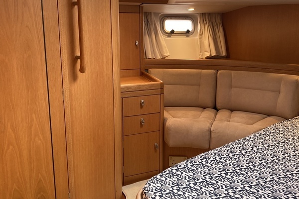 Oyster 56 Deck Saloon Yacht For Sale
