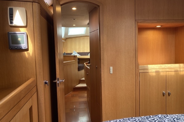 Oyster 56 Deck Saloon Yacht For Sale