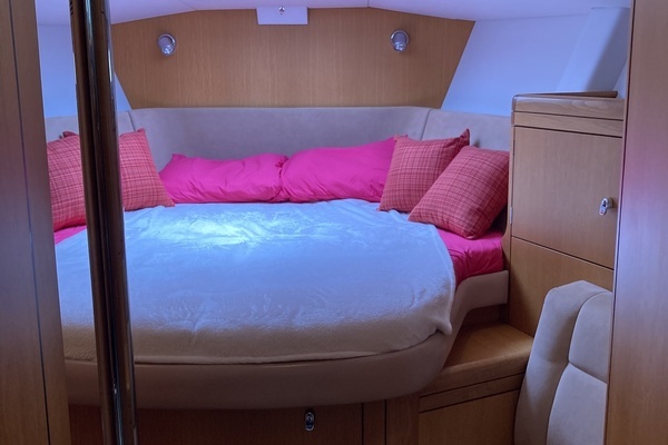 Oyster 56 Deck Saloon Yacht For Sale