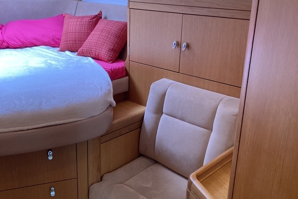 Oyster 56 Deck Saloon Yacht For Sale