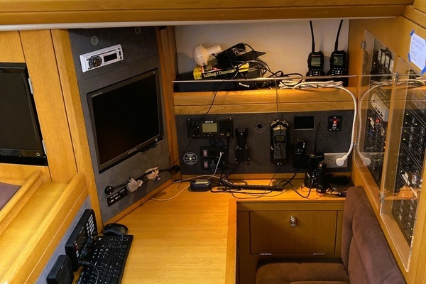 Oyster 56 Deck Saloon Yacht For Sale