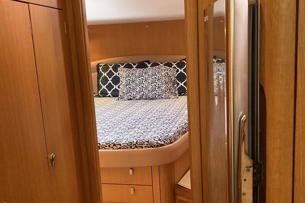 Oyster 56 Deck Saloon Yacht For Sale