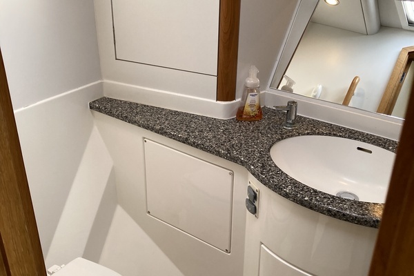 Oyster 56 Deck Saloon Yacht For Sale