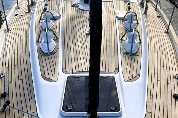 Oyster 56 Deck Saloon Yacht For Sale