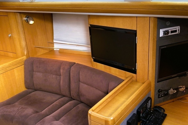 Oyster 56 Deck Saloon Yacht For Sale