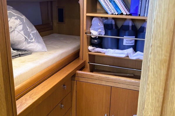 Oyster 56 Deck Saloon Yacht For Sale