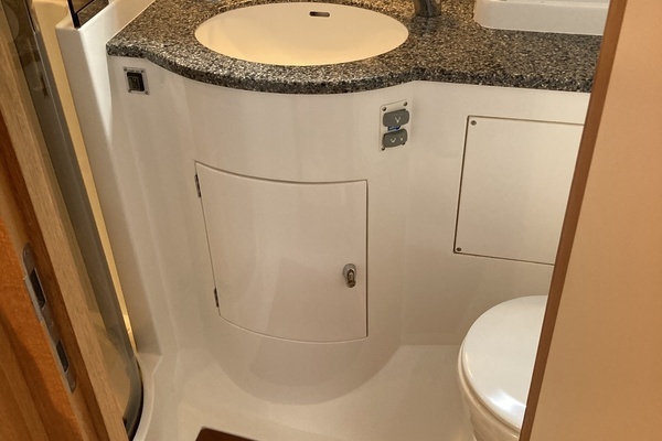 Oyster 56 Deck Saloon Yacht For Sale