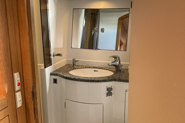 Oyster 56 Deck Saloon Yacht For Sale