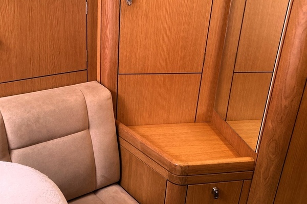 Oyster 56 Deck Saloon Yacht For Sale