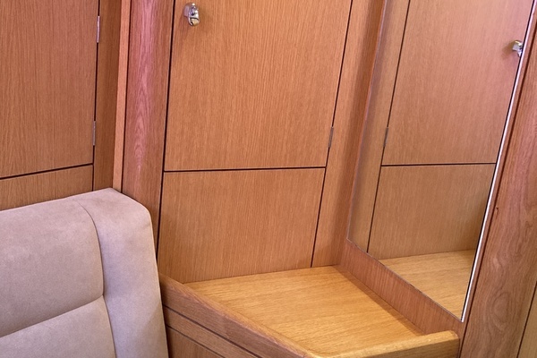 Oyster 56 Deck Saloon Yacht For Sale