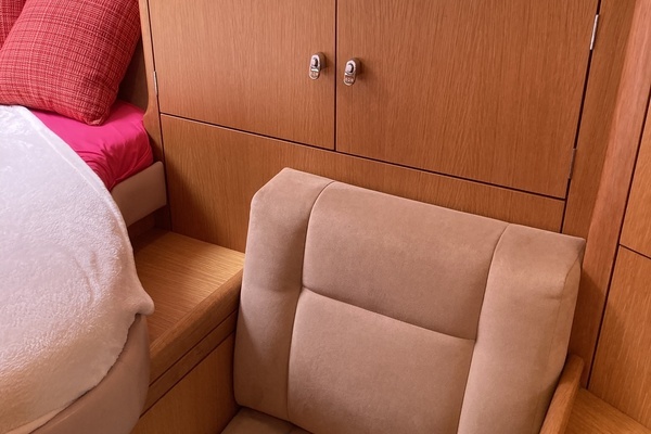 Oyster 56 Deck Saloon Yacht For Sale