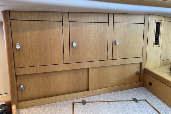 Oyster 56 Deck Saloon Yacht For Sale