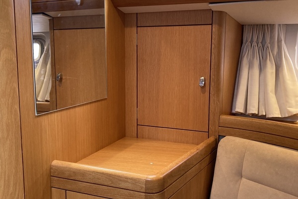 Oyster 56 Deck Saloon Yacht For Sale