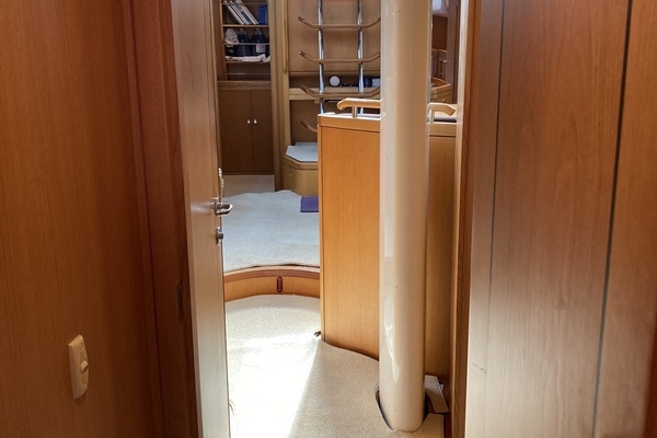 Oyster 56 Deck Saloon Yacht For Sale
