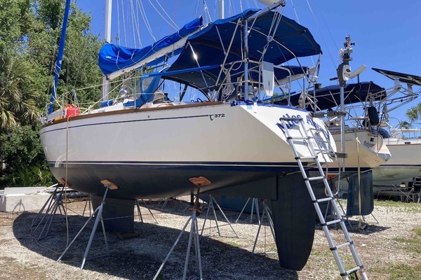 Photo of the 1990 Tartan 372 "Miles Away II"