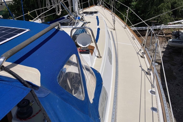 Miles Away II 37ft Tartan Yacht For Sale