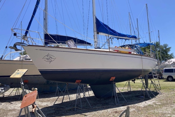 Photo of the 1990 Tartan 372 "Miles Away II"