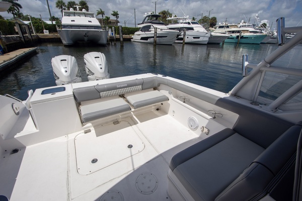 34ft Everglades Yacht For Sale