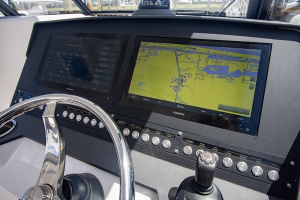 34ft Everglades Yacht For Sale