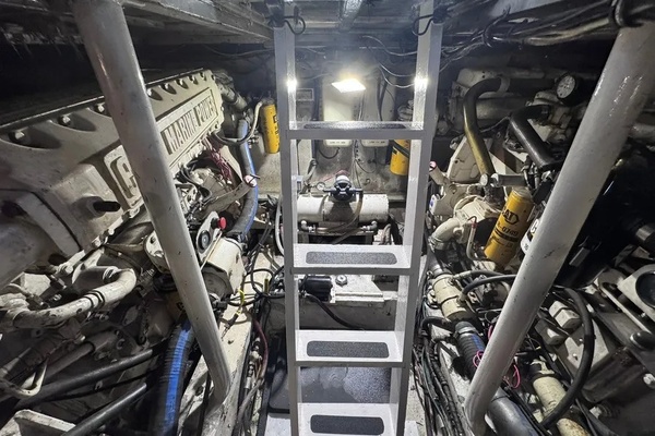 43ft Hatteras Yacht For Sale