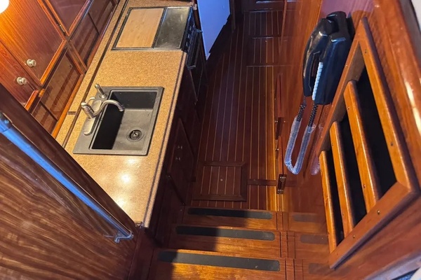 43ft Hatteras Yacht For Sale