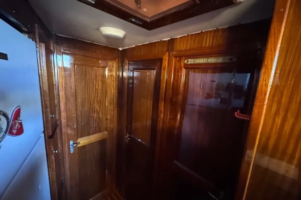 43ft Hatteras Yacht For Sale